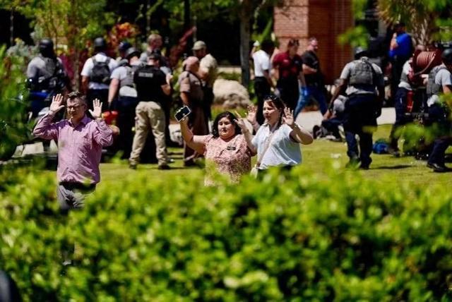 国佛州大学枪击案致2死6伤｜国际观察不朽情缘app副警长之子校园行凶美