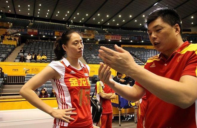 白人！住豪宅秀豪车生活滋润生下混血女儿不朽情缘app郎平爱徒嫁大16岁美国(图4)